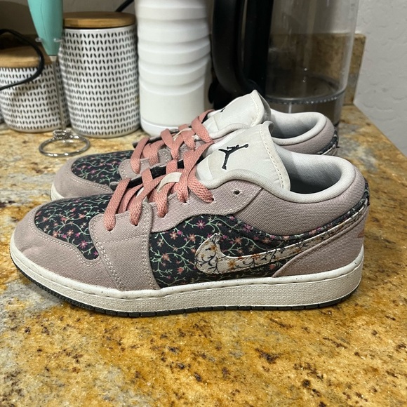 Jordan 1 low size 5.5 - Picture 3 of 9